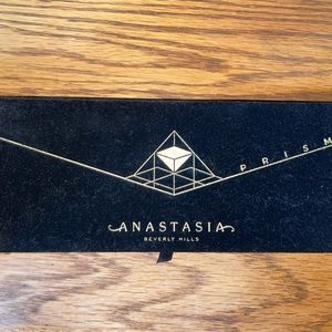 Anastasia Beverly Hills Prism eyeshadow palette limited edition
